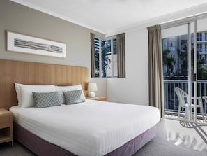 2 bedrooms, premium bedding, in-room safe, desk