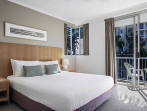 2 slaapkamers, luxe beddengoed, een kluis op de kamer, een bureau