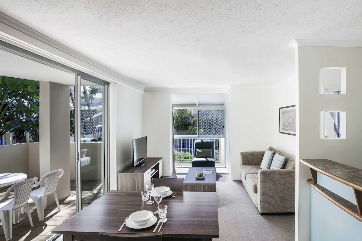 Premium bedding, in-room safe, desk, iron/ironing board