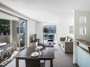 2 Schlafzimmer, hochwertige Bettwaren, Zimmersafe, Schreibtisch