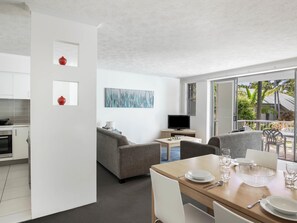 2 bedrooms, premium bedding, in-room safe, desk