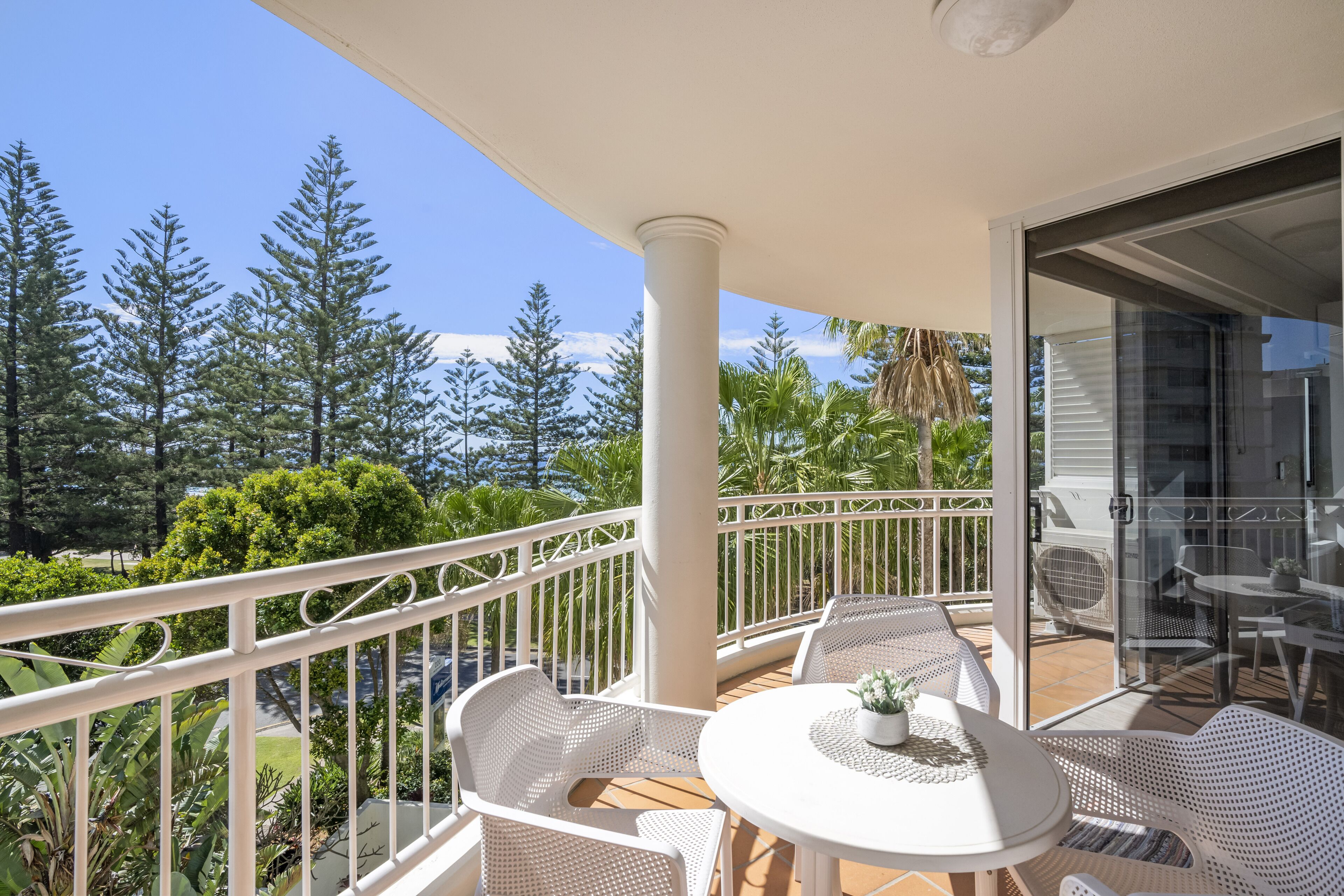 ULTIQA Burleigh Mediterranean Resort — image 6