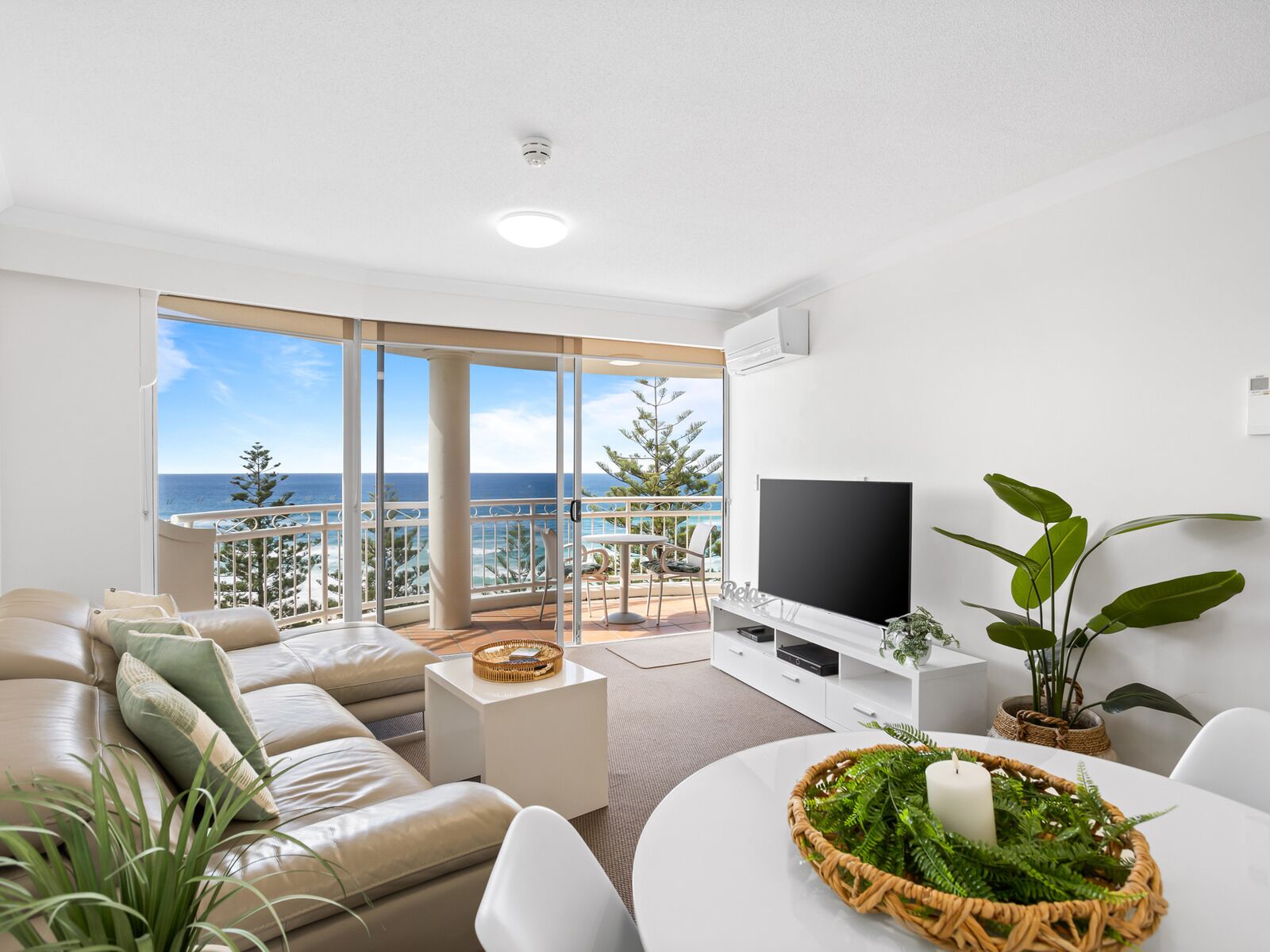 1 Bedroom Ocean View Apartment | Living area