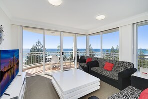 2 Bed Superior Ocean View (No Air-Con) | Living area