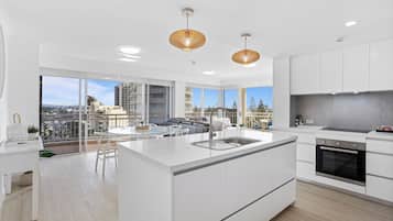 3 Bedroom Superior Ocean View Apartment | Private kitchen
