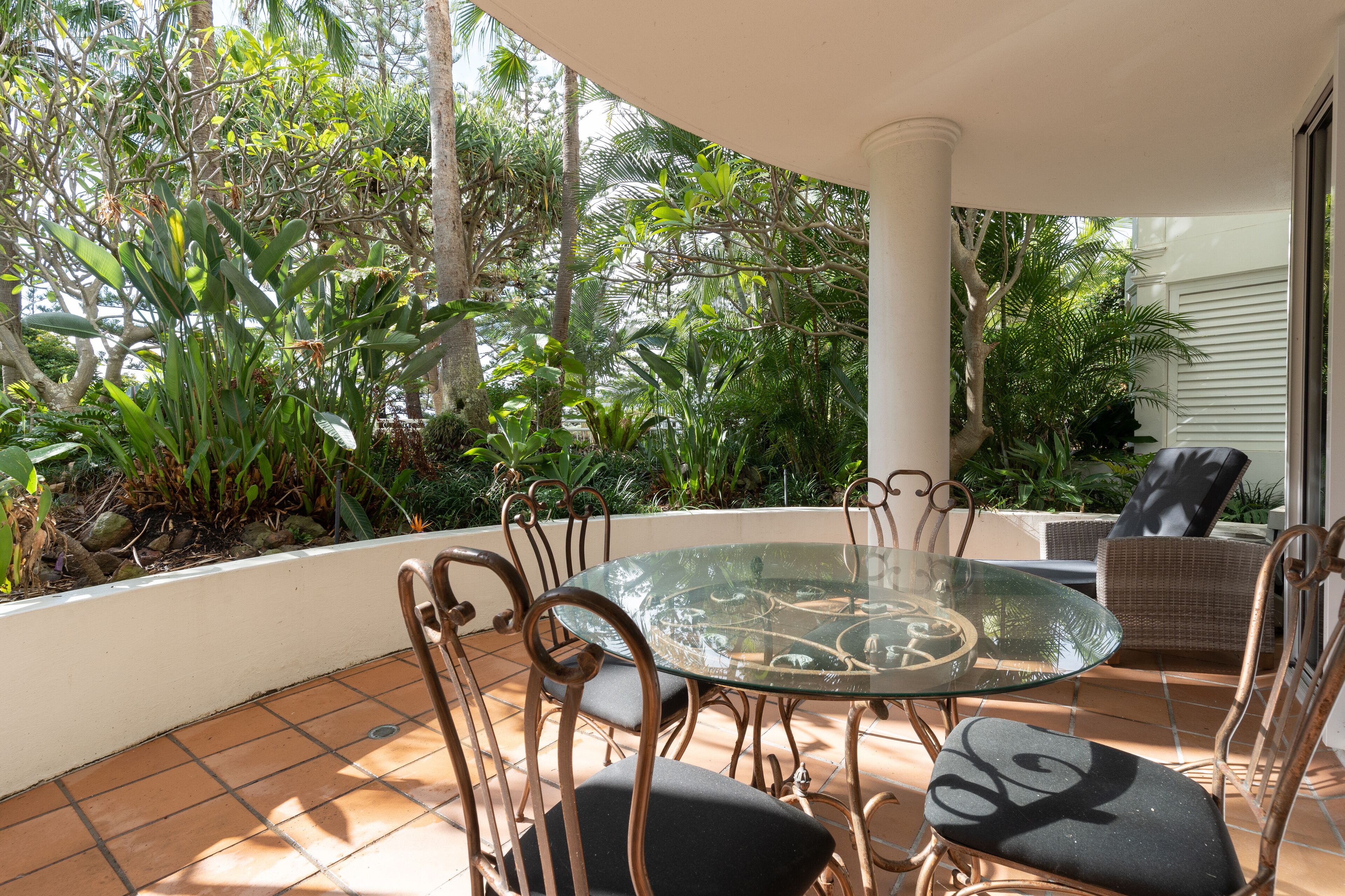 ULTIQA Burleigh Mediterranean Resort — image 20