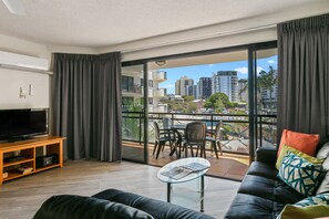 Televisión de pantalla plana, reproductor de DVD