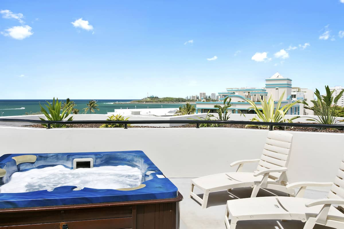 2 Bedroom Apartment with Private Rooftop Jacuzzi and Partial Ocean View | Balcony