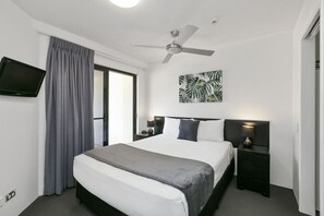 In-room safe, individually decorated, individually furnished - Caribbean Resort (Mooloolaba)