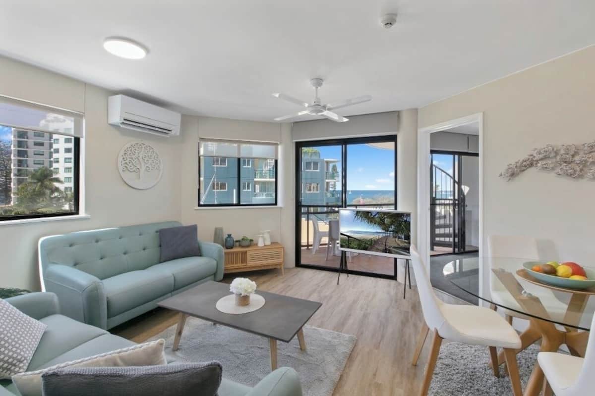 Executive Apartment | Living area | Flat-screen TV, DVD player