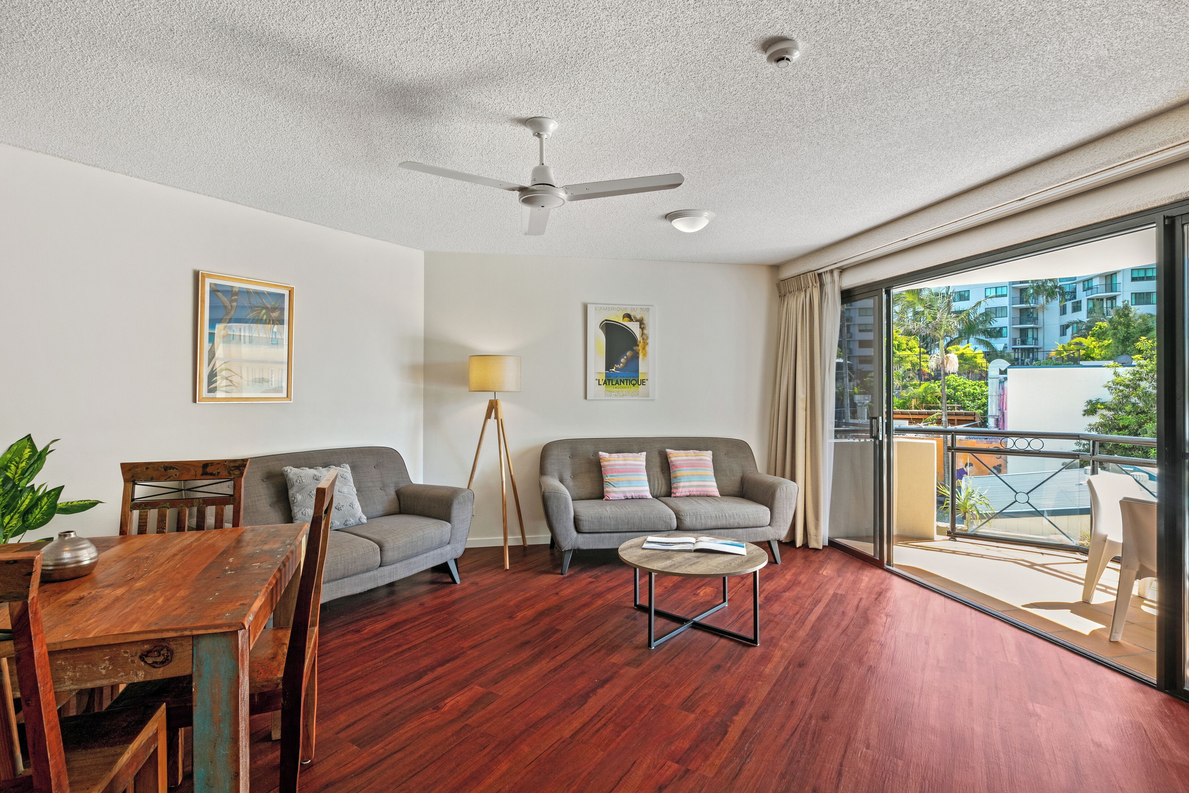 Appartamento Standard, 2 camere da letto | Area soggiorno | TV a schermo piatto, lettore DVD