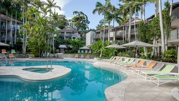 Outdoor pool, pool loungers
