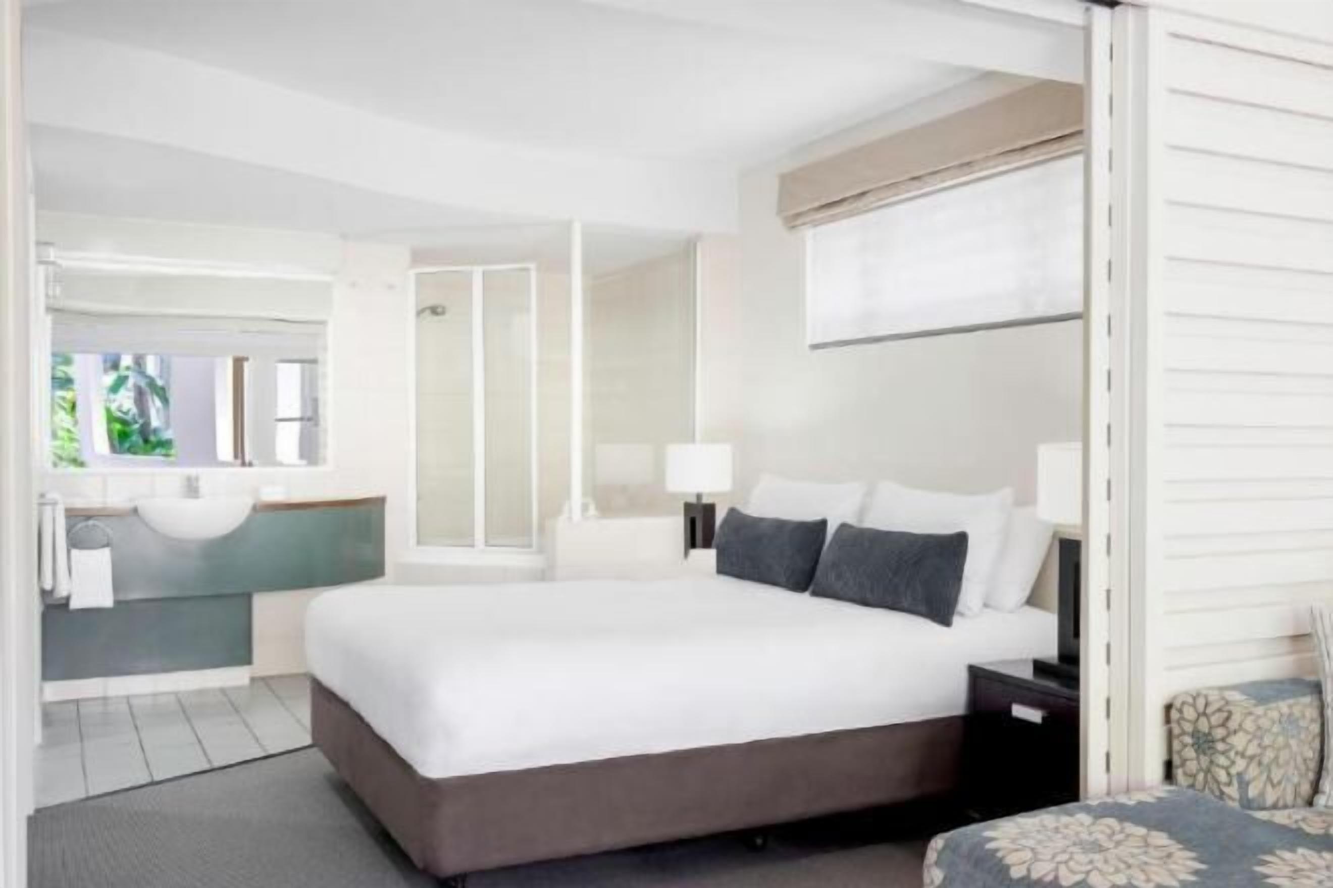 Premium bedding, individually furnished, iron/ironing board
