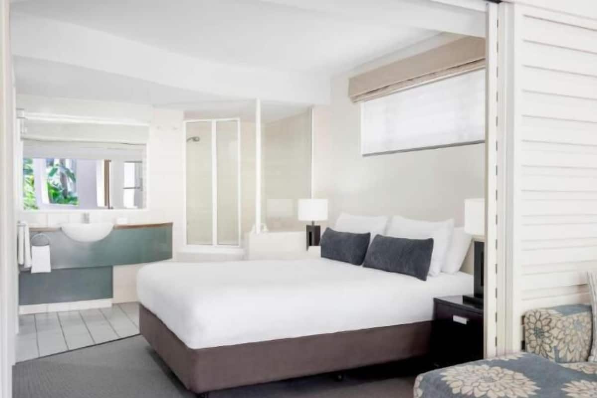 Premium bedding, individually furnished, iron/ironing board
