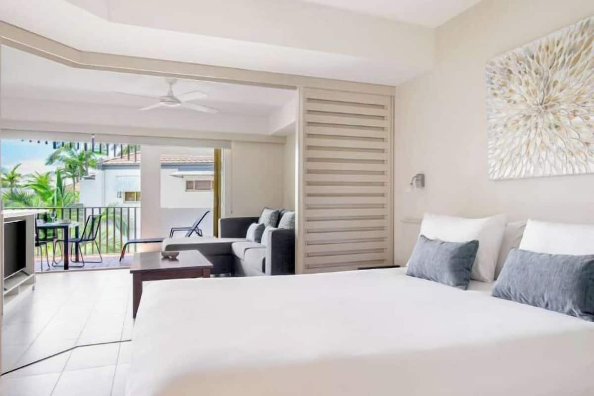 Premium bedding, individually furnished, iron/ironing board