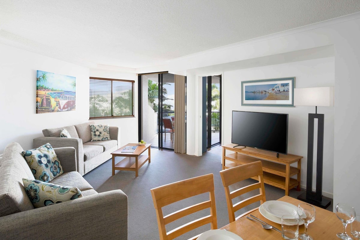 1 Bedroom Garden View Lock Off | Iron/ironing board, cribs/infant beds, rollaway beds, WiFi