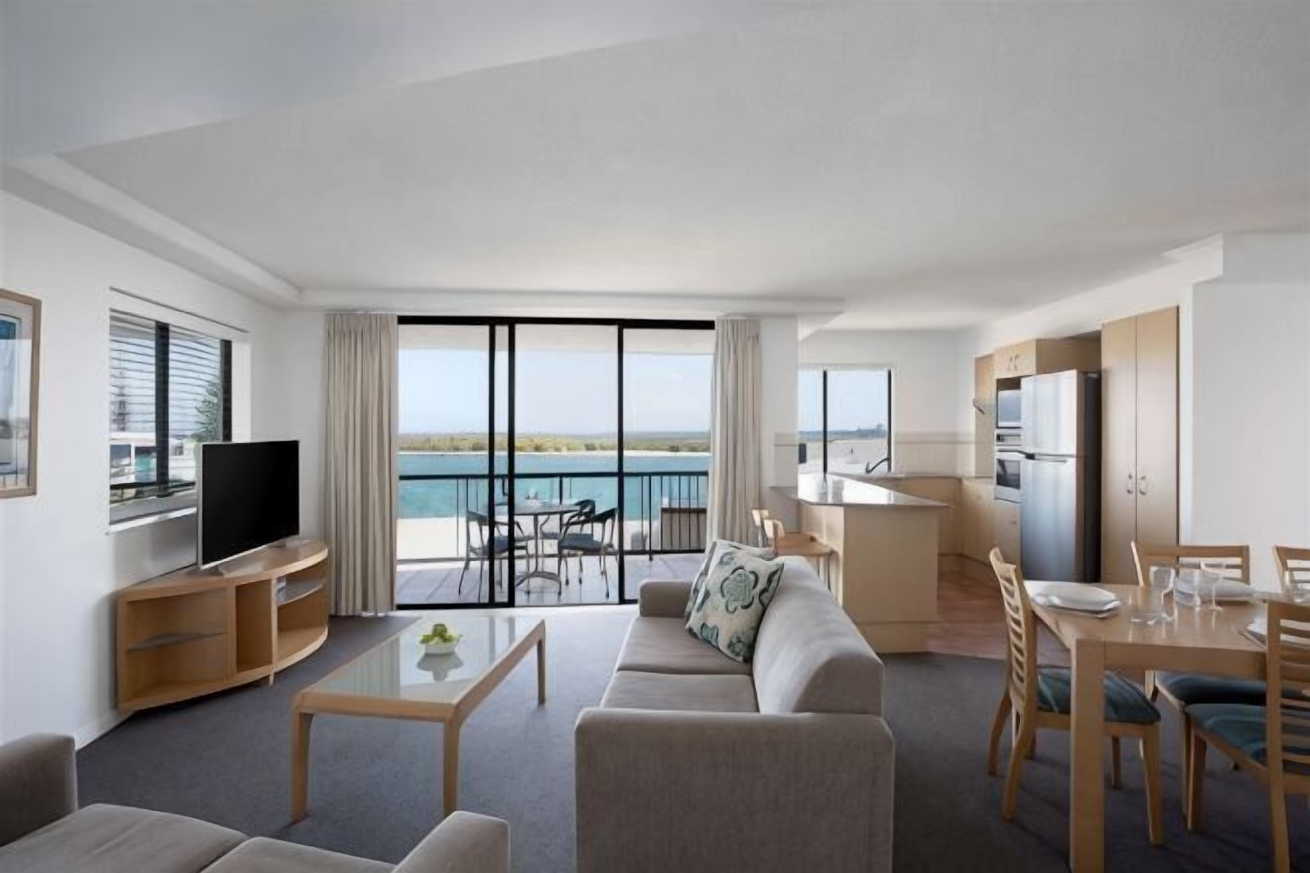 Living area | Flat-screen TV, DVD player