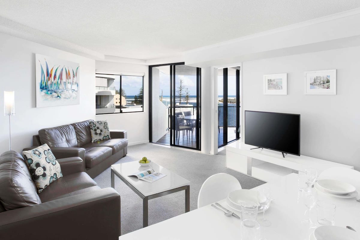 1 Bedroom Water View Lock Off | Iron/ironing board, cribs/infant beds, rollaway beds, WiFi