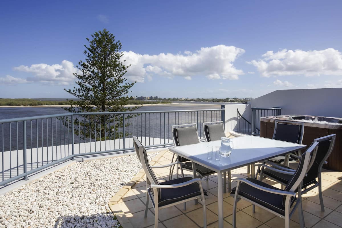 Room, 3 Bedrooms (Roof Top Water View)
