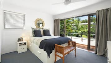 Deluxe Apartment | Individually decorated, individually furnished, desk, laptop workspace