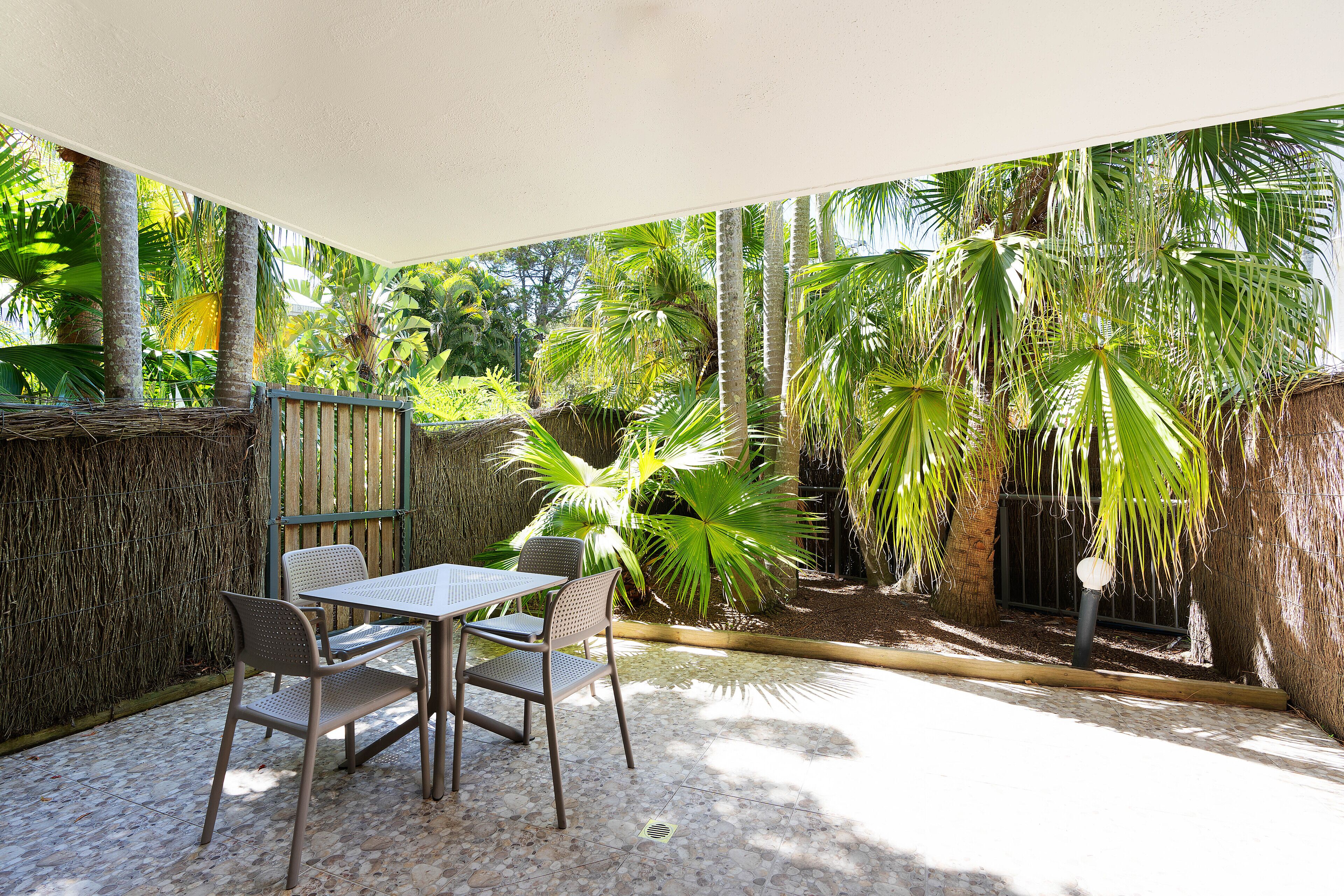 studio | terrace/patio