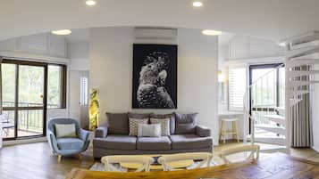1 bedroom, individually decorated, individually furnished