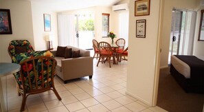 50-inch Smart TV with cable channels, TV - Byron Beachcomber (Byron Bay)