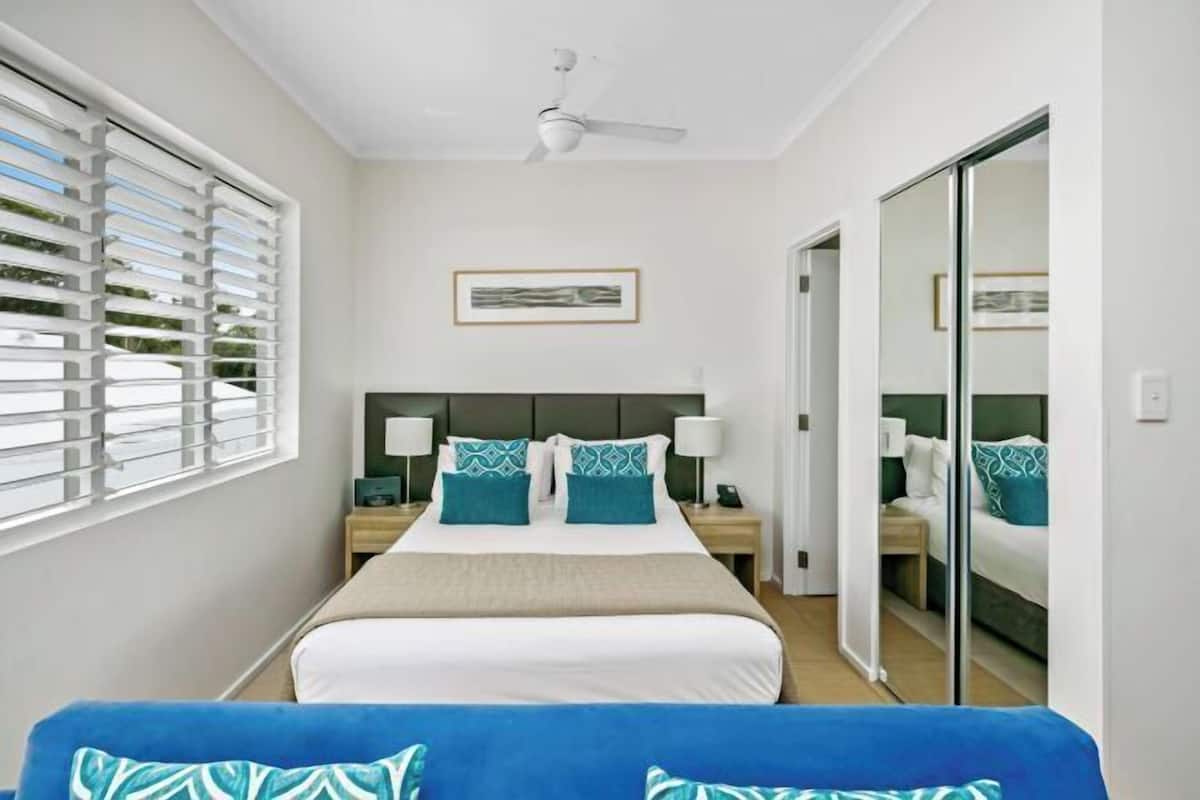 In-room safe, free WiFi, bed sheets