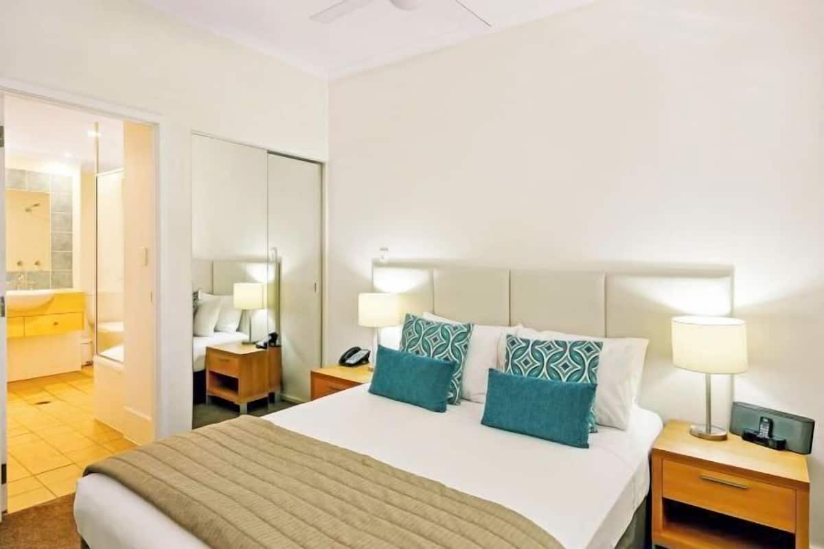 In-room safe, free WiFi, bed sheets