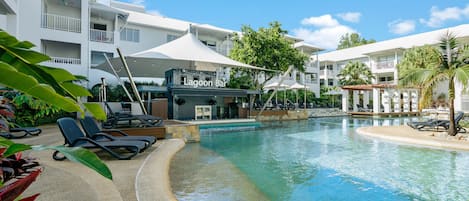 3 outdoor pools, pool umbrellas, sun loungers