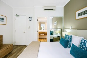 In-room safe, free WiFi, bed sheets