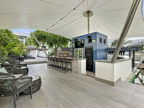 Bar (on property) - Mantra PortSea (Port Douglas)