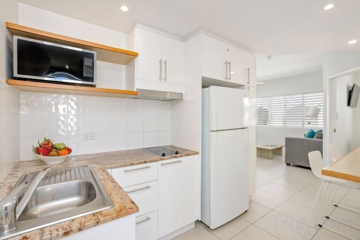 Private kitchen | Coffee/tea maker, fridge, electric kettle
