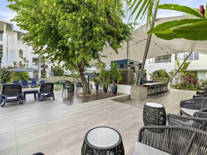 Bar (on property) - Mantra PortSea (Port Douglas)