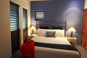 Standard-Apartment, 2 Schlafzimmer | Individuell dekoriert, individuell eingerichtet, Bügeleisen/Bügelbrett