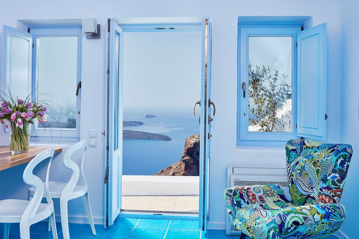 Premier Suite | Minibar, in-room safe, soundproofing, iron/ironing board