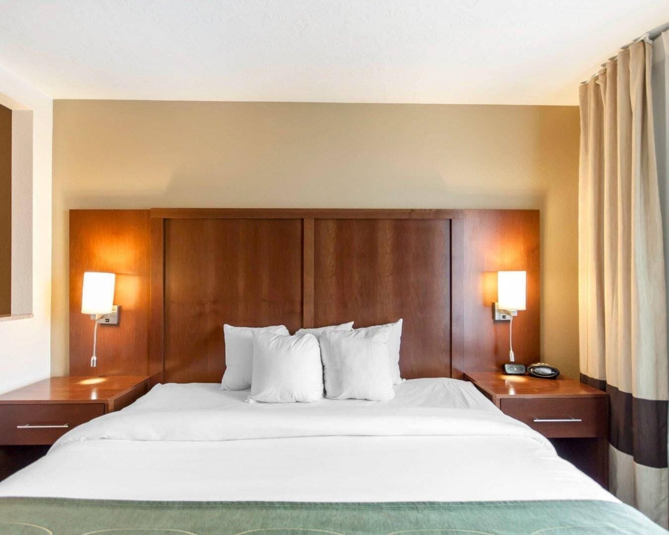 Premium bedding, down comforters, in-room safe, desk