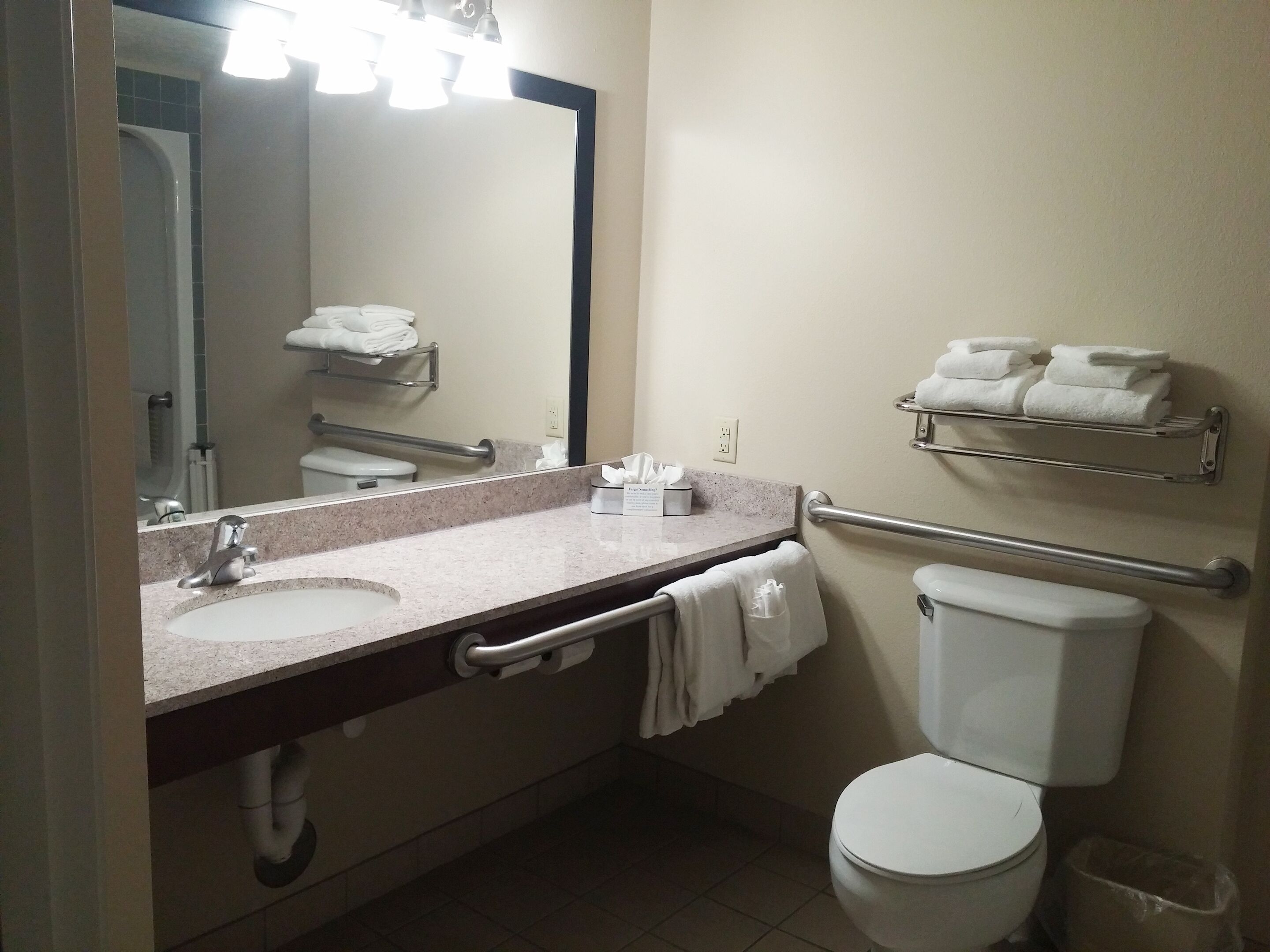 suite, 1 king bed, non smoking | bathroom | combined shower/bathtub, free toiletries, hair dryer, towels