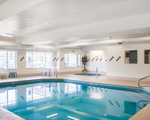 Indoor pool, sun loungers