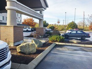 Free self parking - Comfort Suites Airport (Boise)