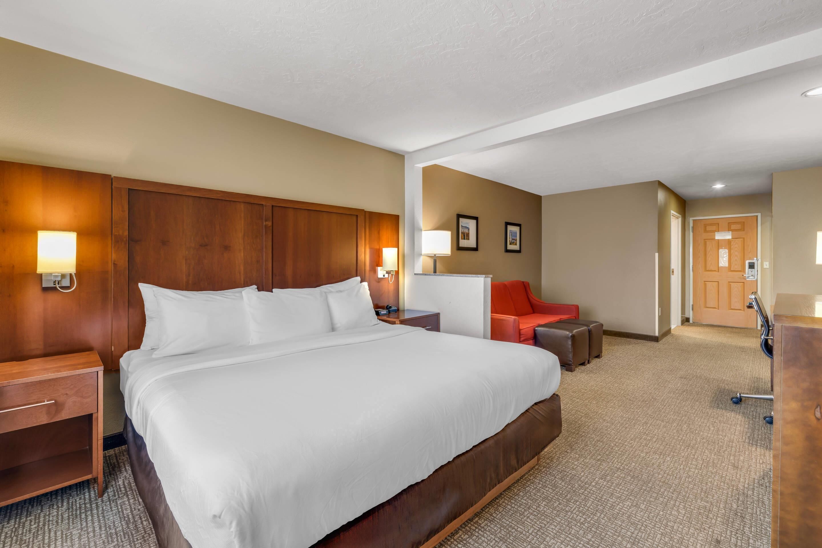 Suite, 1 King-Bett, Nichtraucher | Hochwertige Bettwaren, Daunenbettdecken, Zimmersafe, Schreibtisch