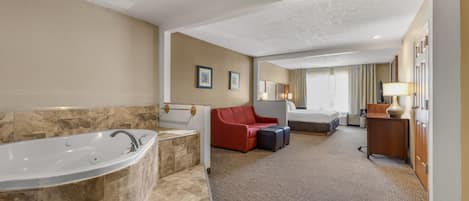 Suite, 1 King-Bett, Nichtraucher, Whirlpool | Hochwertige Bettwaren, Daunenbettdecken, Zimmersafe, Schreibtisch