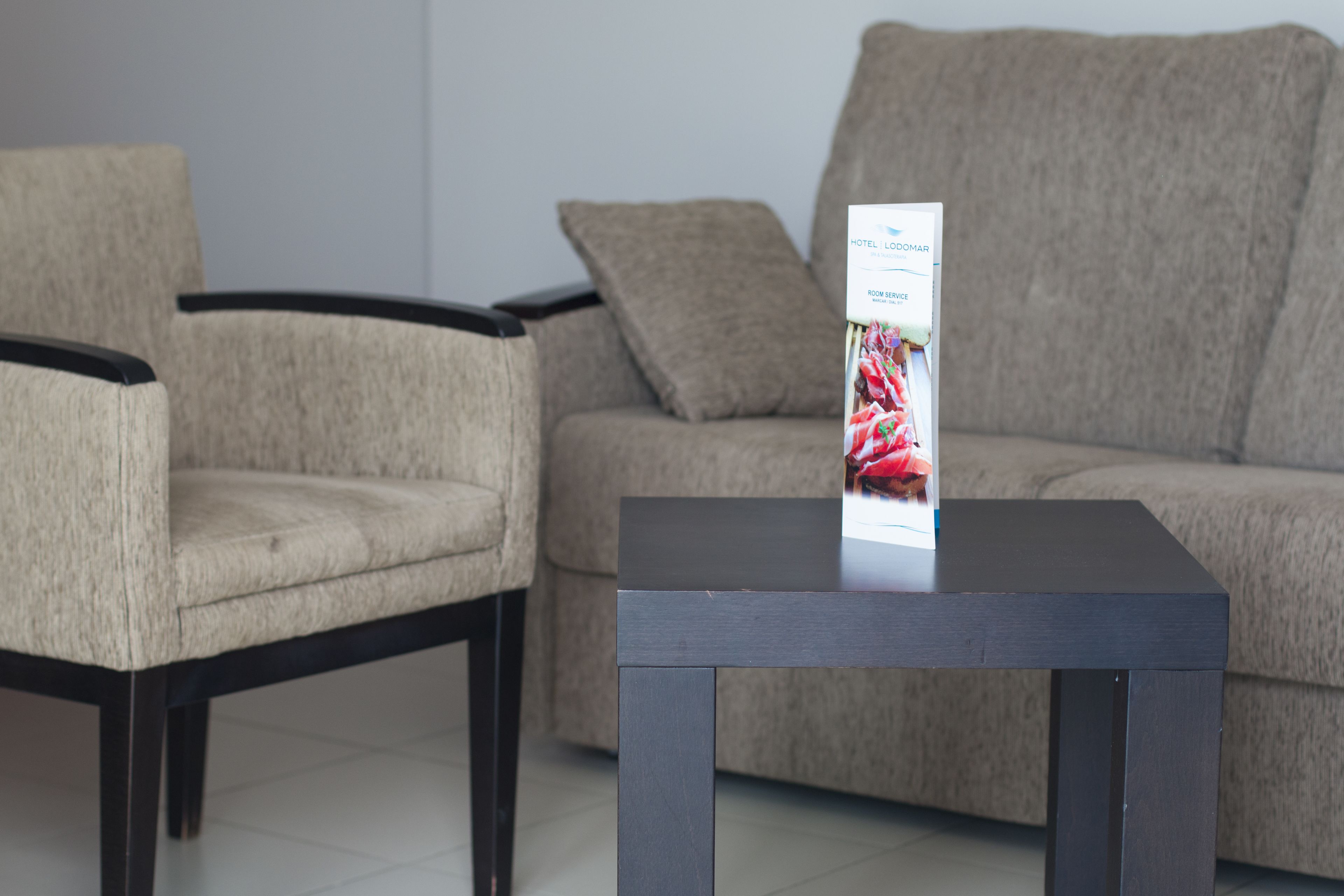 junior suite | living room | flat-screen tv