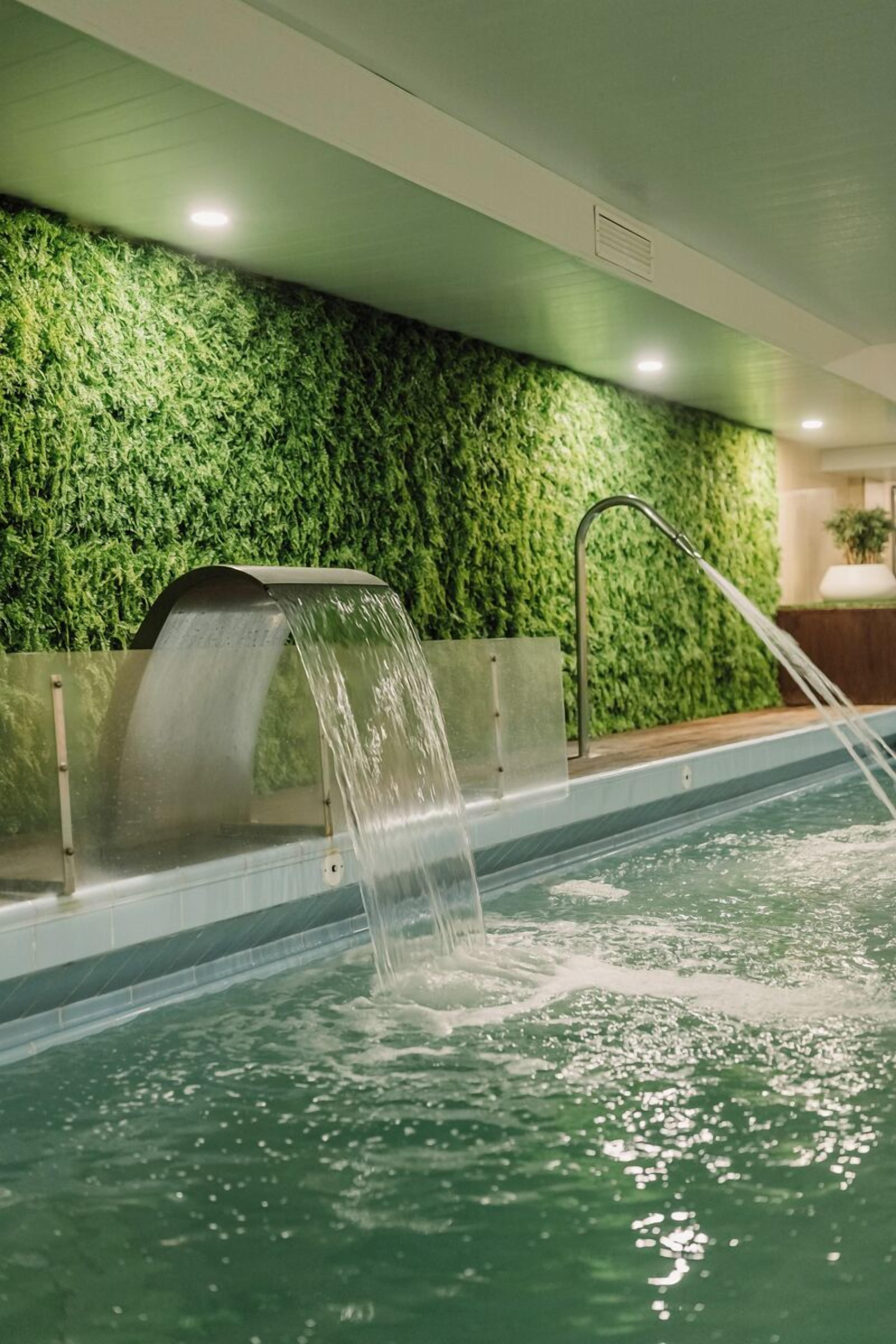 Couples treatment room(s), sauna, hot tub, Turkish bath/hammam