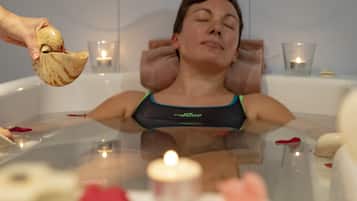 Behandelingskamers voor koppels, een sauna, een bubbelbad