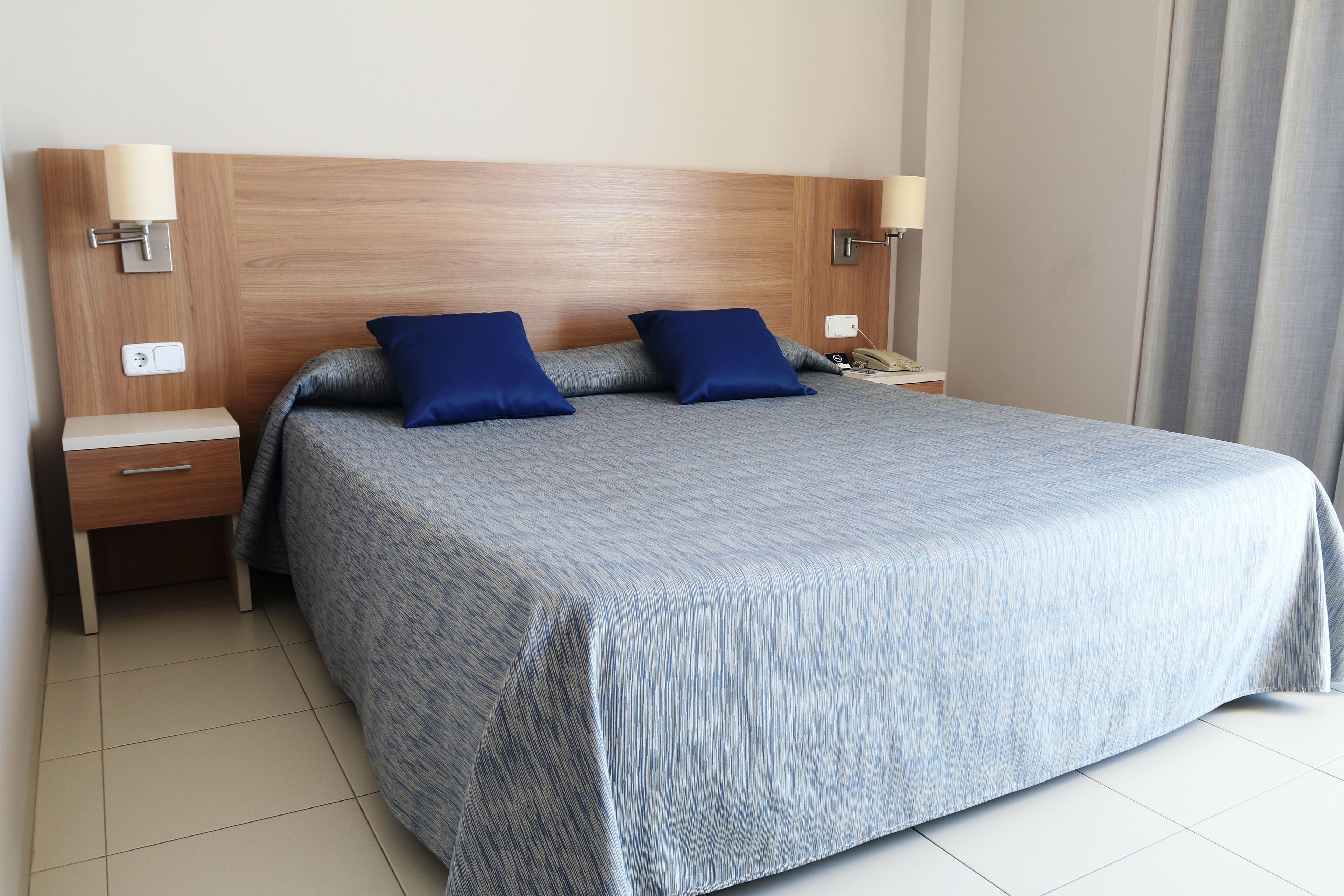 Couette en duvet d'oie, coffres-forts dans les chambres, bureau