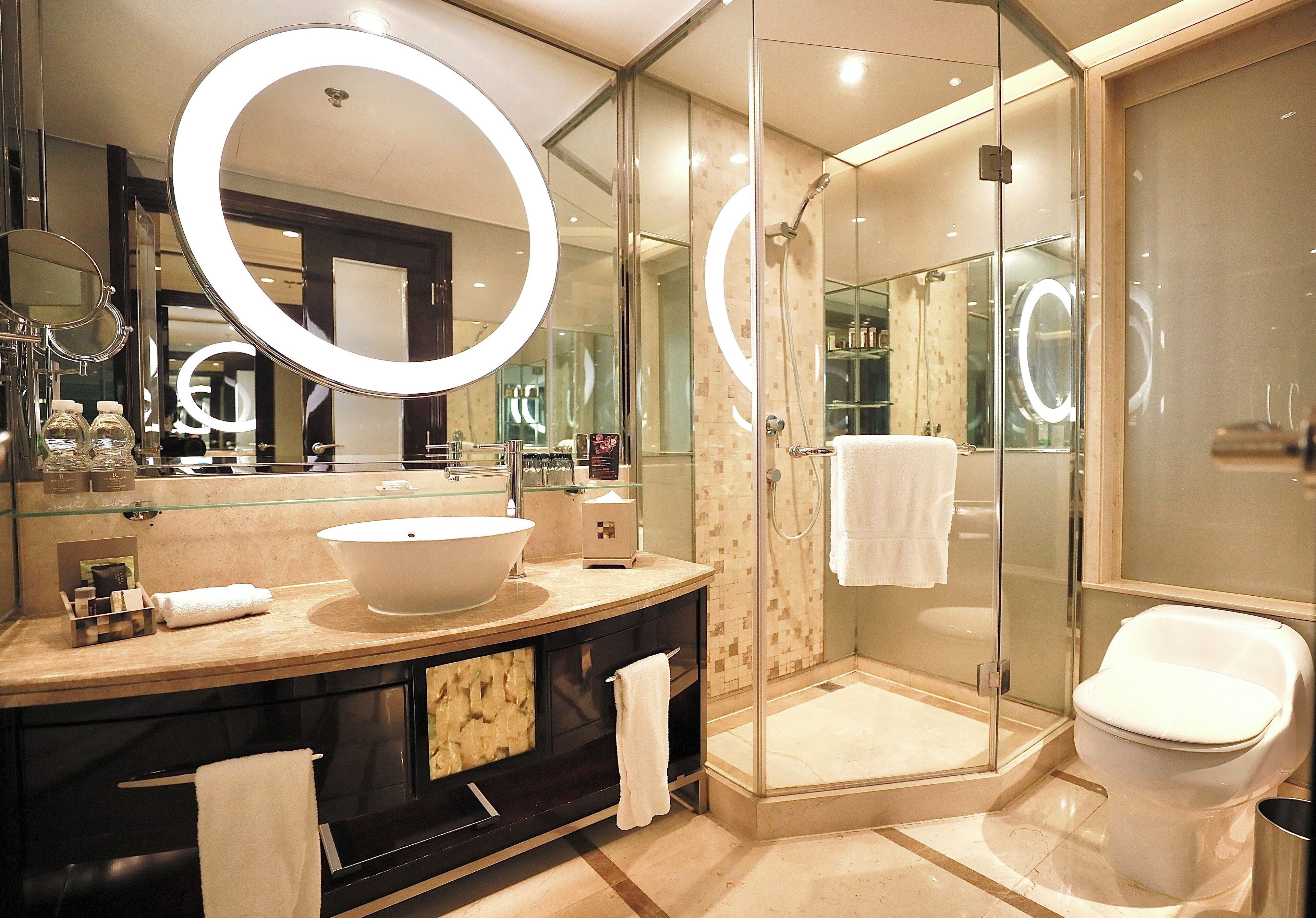 separate bathtub and shower, deep-soaking bathtub, free toiletries