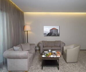 TV - PROMENADE HOTEL ZALKA (Zalqa)