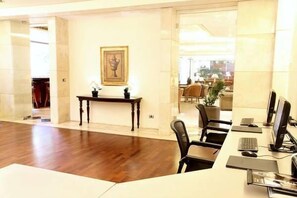 Business centre - PROMENADE HOTEL ZALKA (Zalqa)