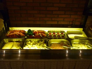 Daily local cuisine breakfast (USD 16.65 per person)